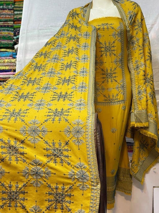 Bareeze karandi 3-Piece Embroidered Outfit: winter Elegance Latest Fashion