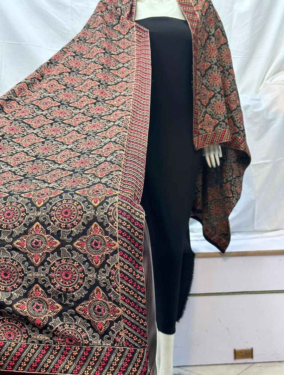 Bareeze - Karandi 3 Pcs            Heavy Embroidered Shawl with Plain Suit.