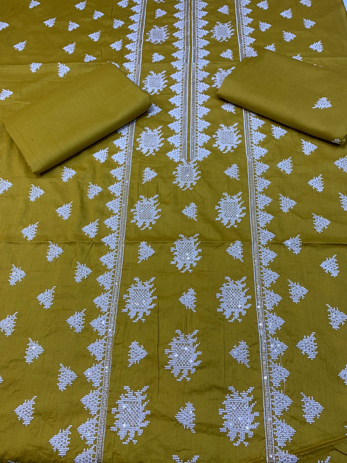 Embroidered - Lawn 2 Pcs   Unstitched Shirt and Trouser