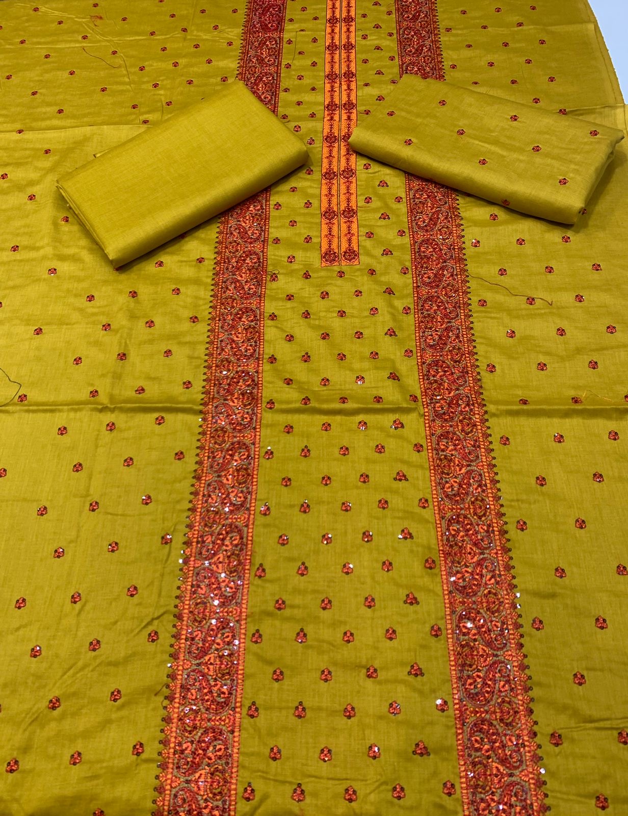 Embroidered - Lawn 2 Pcs   Unstitched Shirt and Trouser  hi